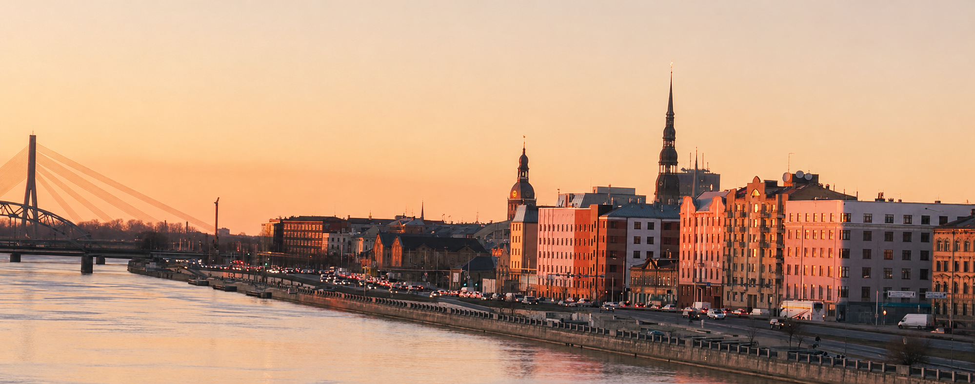 Rīgas silueta panorāma saulrietā
